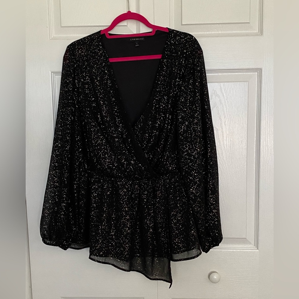 Get Holiday Party ready with this GORGEOUS TOP! Lane Bryant Metallic Top 🔥